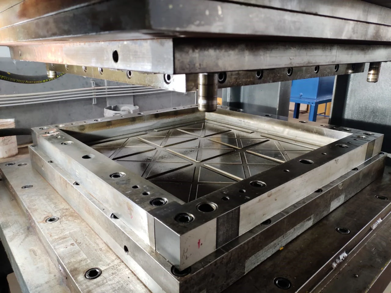 Snow-Melting Floor Slabs Press — die mould
