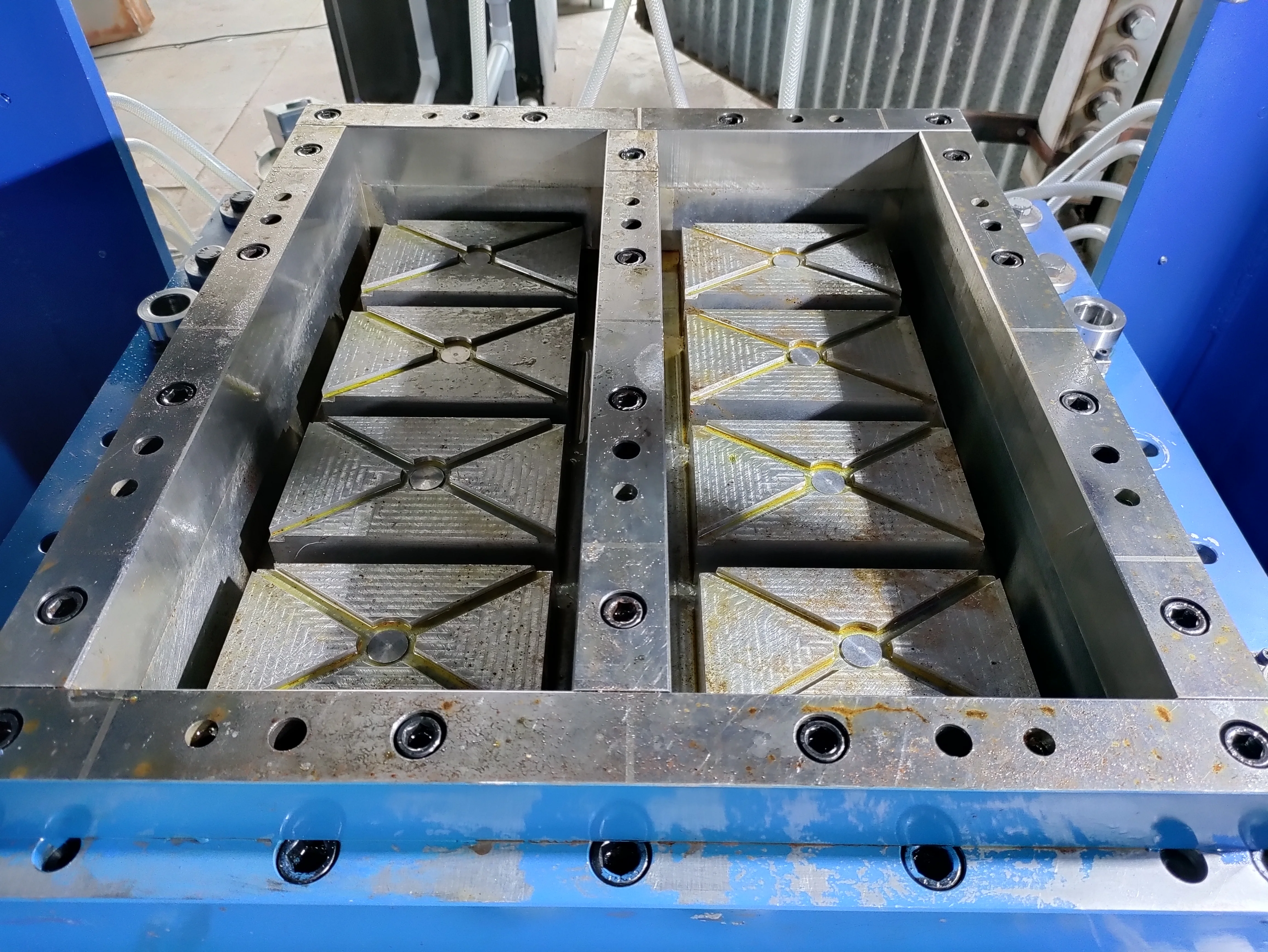 Kerbstone Press — die mould