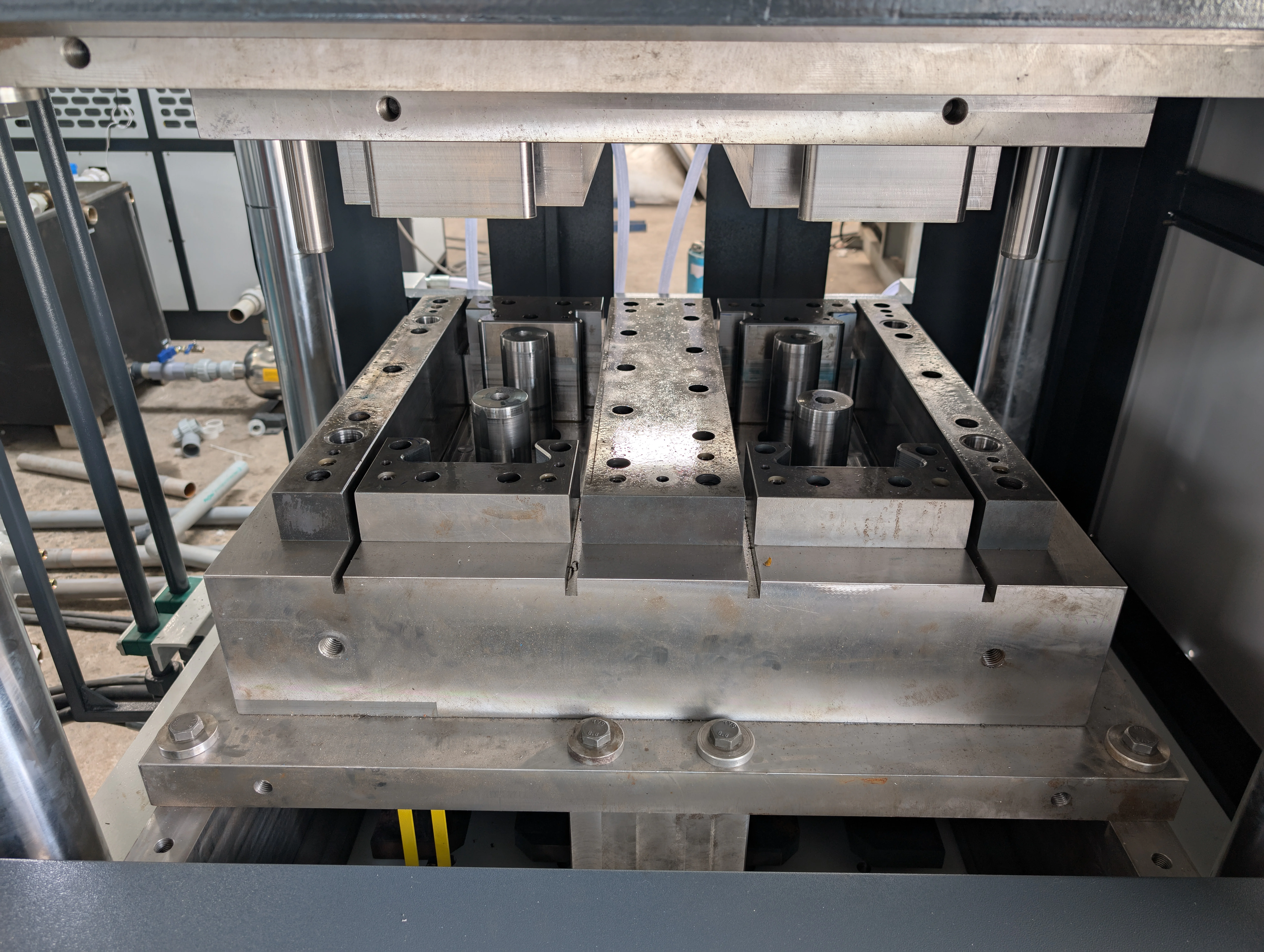 Wall Construction Bricks Press — die mould