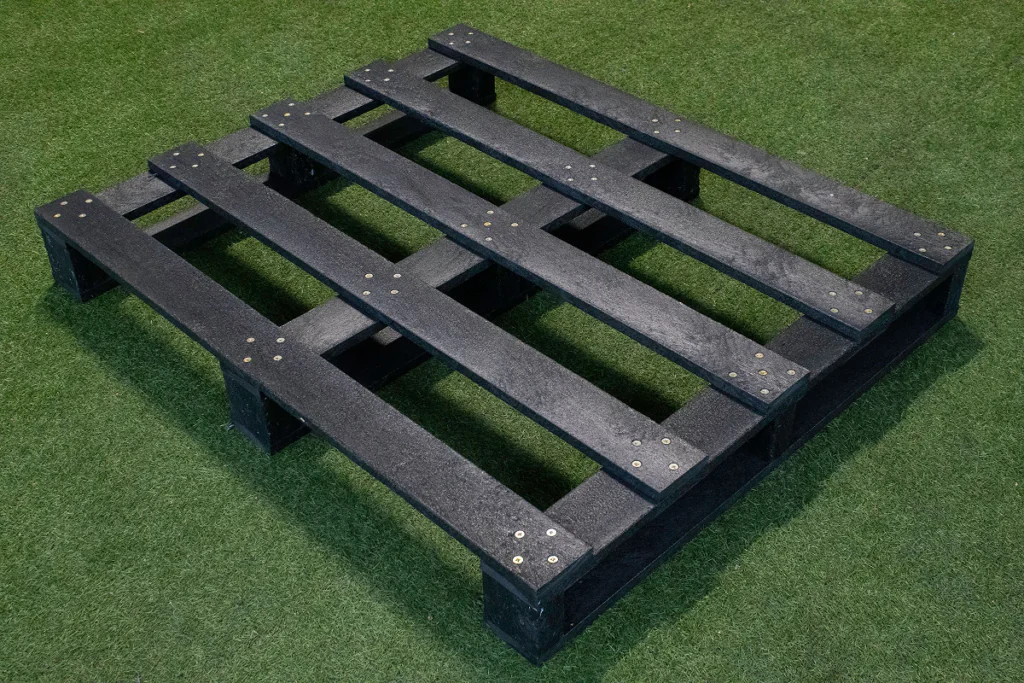200T Recycled Plastic Lumber Pallets Press finished product 2